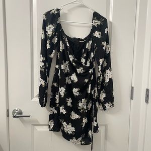 NWT Francesca’s floral short dress